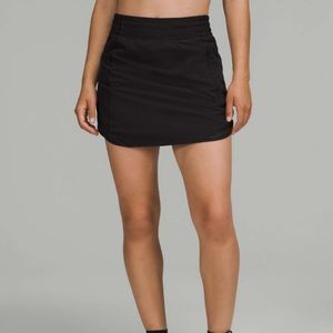 Lululemon Hotty Hot High Rise Skirt Long Size 6 Black BLK